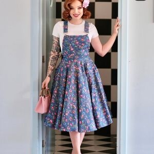 Chic Floral Midi Dress in Blue